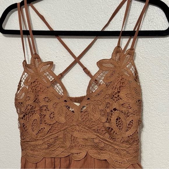 Listicle crochet layered tank nwt size small - Picture 4 of 8